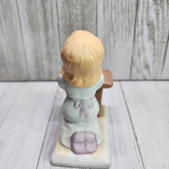 Vintage Catholic Girl Kneeling Prayer Pray Ceramic Figurine First Communion - Picture 3 of 7